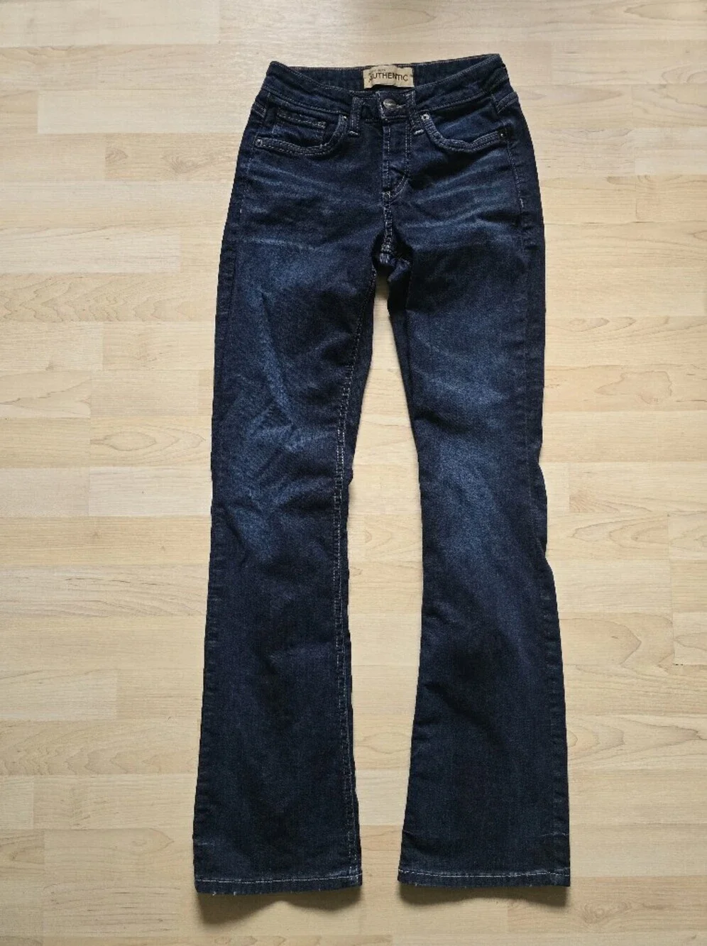 Silver Jeans The Curvy Mid Bootcut Size 4 Length 33